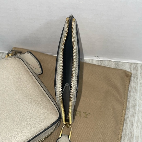 Authentic BURBERRY 2 leather compact wallets with cards, duster and certificate - Picture 10 of 14